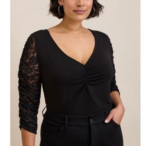 Torrid 1X ruched lace sleeve top with front ruching